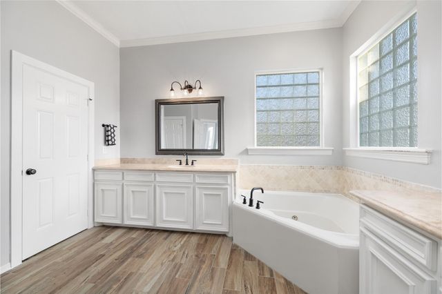 11706 Edgewater Court, Montgomery, TX 77356