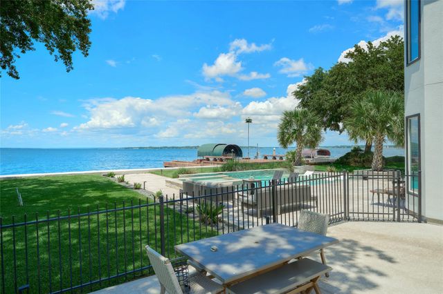 11706 Edgewater Court, Montgomery, TX 77356