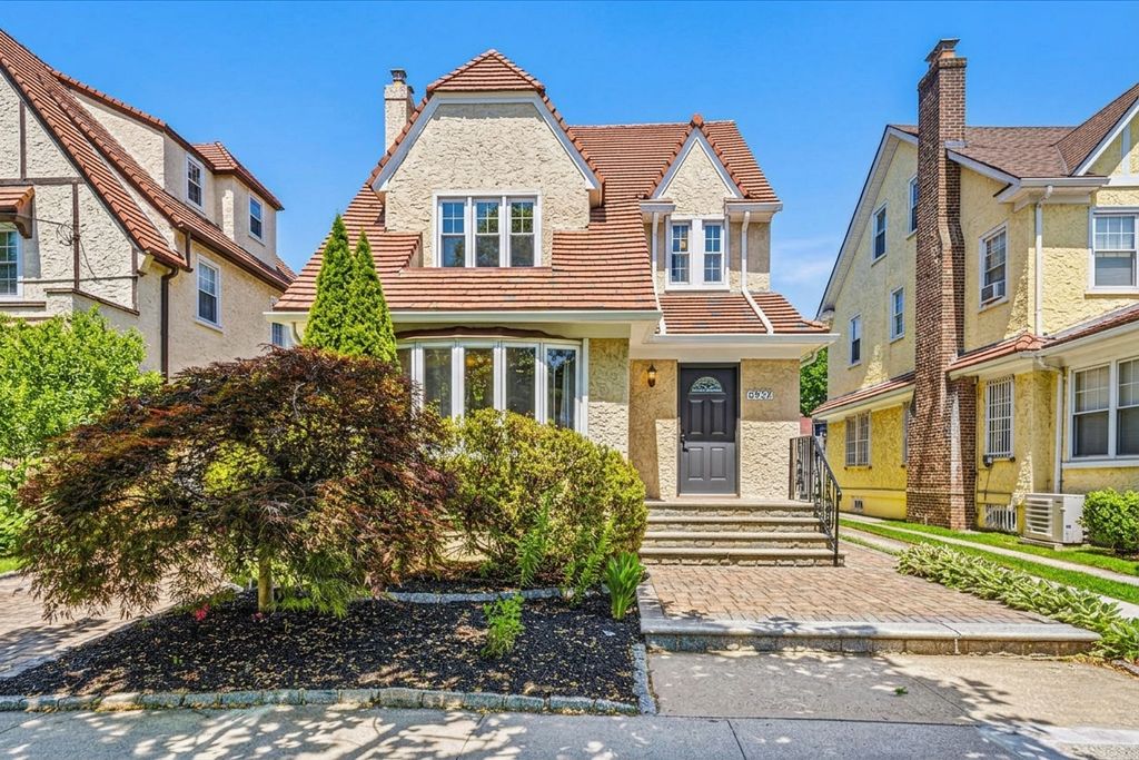 69-37 Fleet Street, New York City, NY 11375
