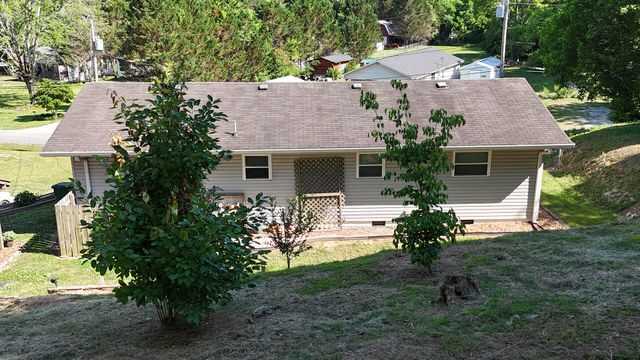 254 Midway Avenue, Rossville, GA 30741