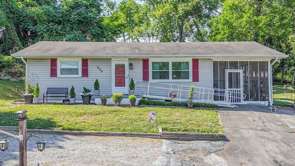254 Midway Avenue, Rossville, GA 30741