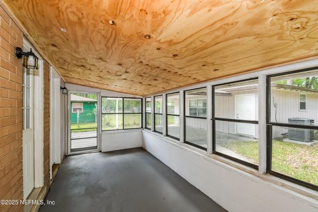 10632 PINHOLSTER Road, Jacksonville, FL 32218