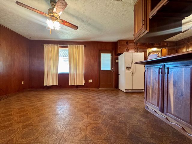 132 Columbia, Palestine, TX 75803