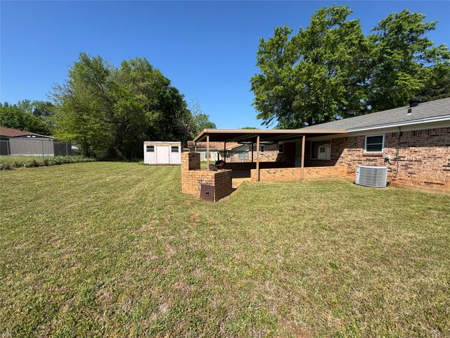 132 Columbia, Palestine, TX 75803