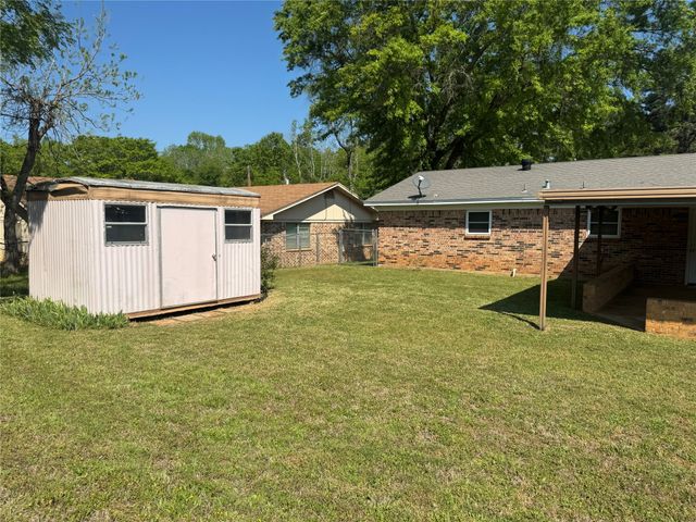 132 Columbia, Palestine, TX 75803