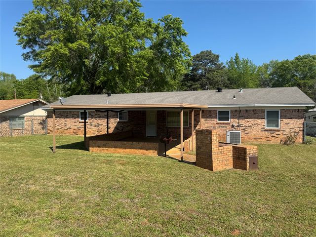 132 Columbia, Palestine, TX 75803