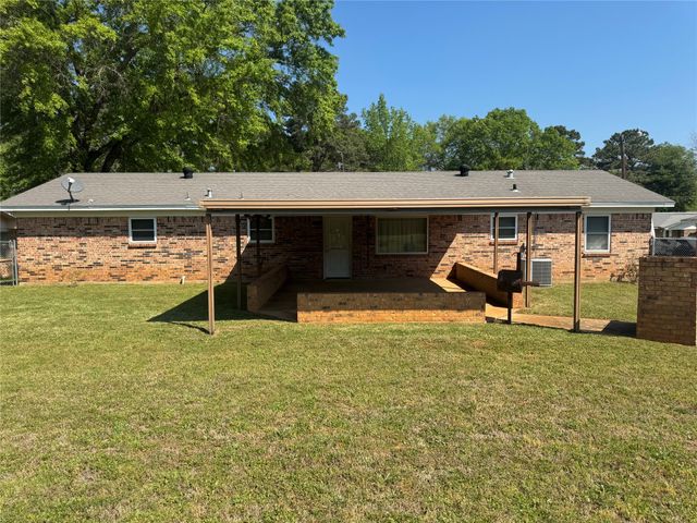 132 Columbia, Palestine, TX 75803