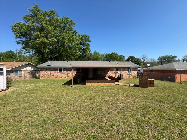 132 Columbia, Palestine, TX 75803