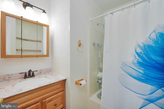 8700 EAST GRV, Upper Marlboro, MD 20774