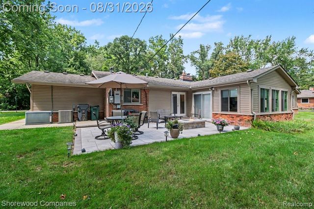 3144 Upton Drive, Troy, MI 48084