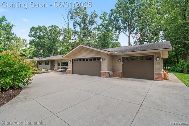 3144 Upton Drive, Troy, MI 48084