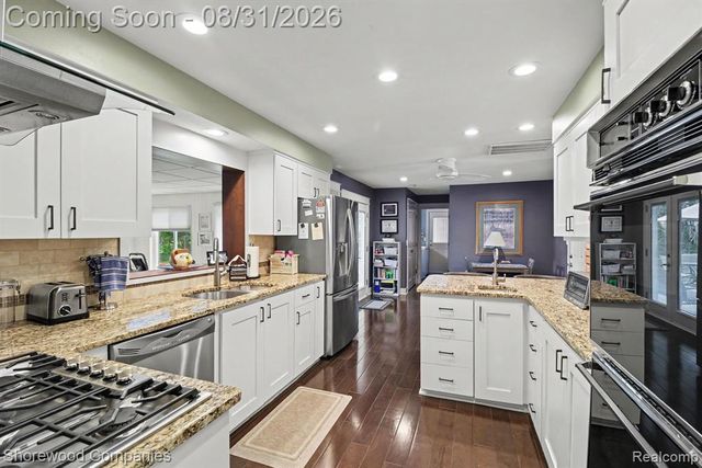 3144 Upton Drive, Troy, MI 48084