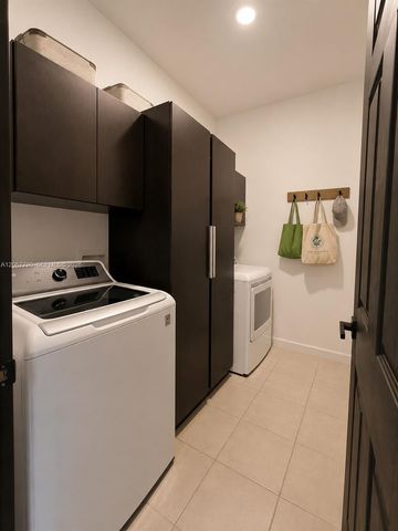 10944 W 35th Lane, Hialeah, FL 33018