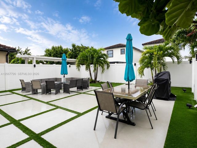 10944 W 35th Lane, Hialeah, FL 33018