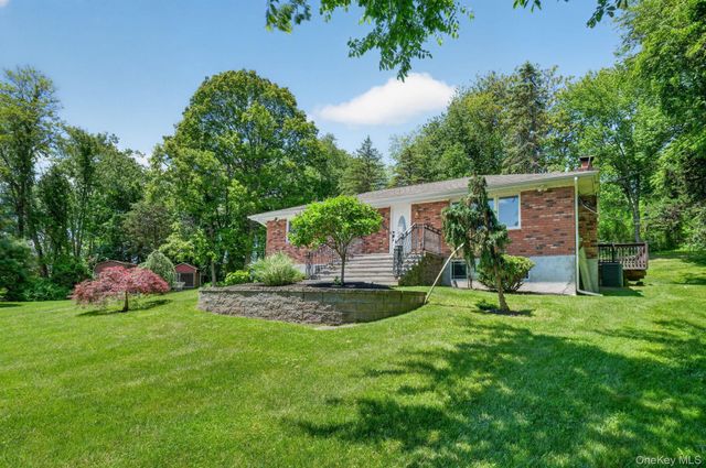 21 Crest Court, Hopewell Junction, NY 12533