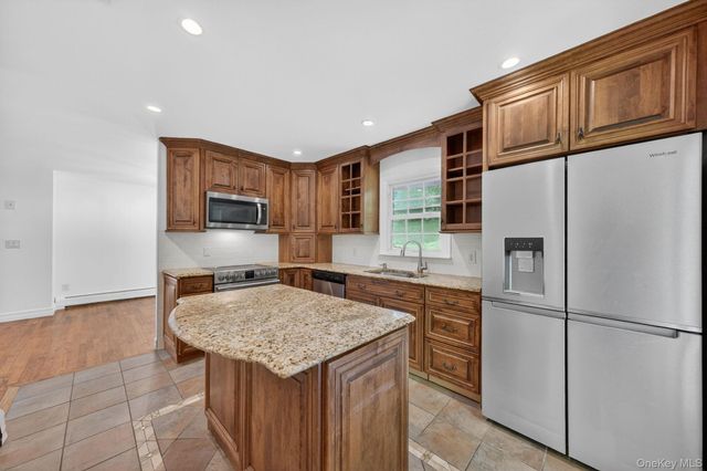21 Crest Court, Hopewell Junction, NY 12533