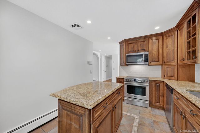 21 Crest Court, Hopewell Junction, NY 12533