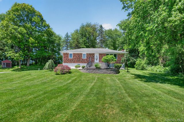 21 Crest Court, Hopewell Junction, NY 12533