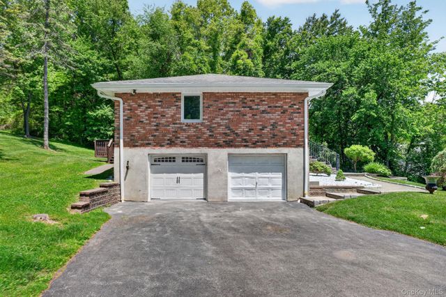 21 Crest Court, Hopewell Junction, NY 12533