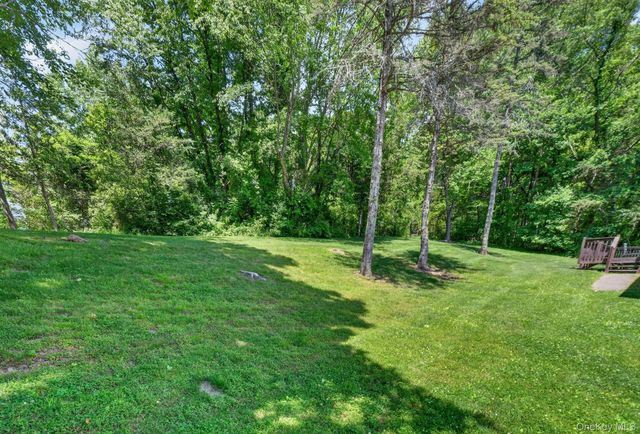 21 Crest Court, Hopewell Junction, NY 12533