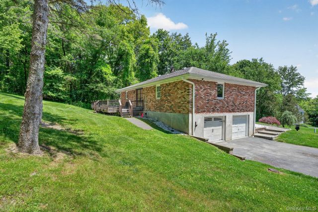 21 Crest Court, Hopewell Junction, NY 12533