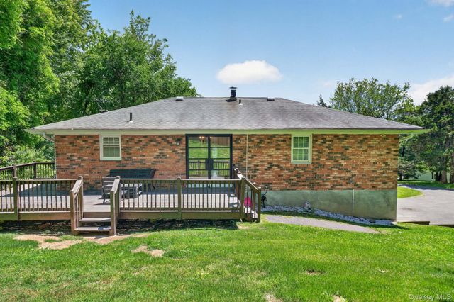 21 Crest Court, Hopewell Junction, NY 12533