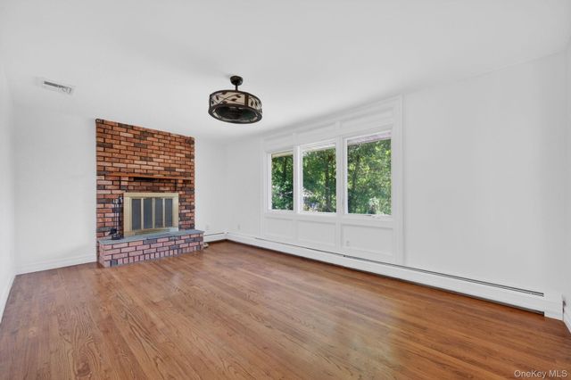 21 Crest Court, Hopewell Junction, NY 12533