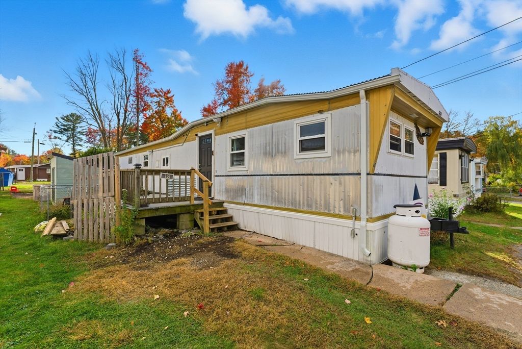 868 Southampton Road 18, Westfield, MA 01085