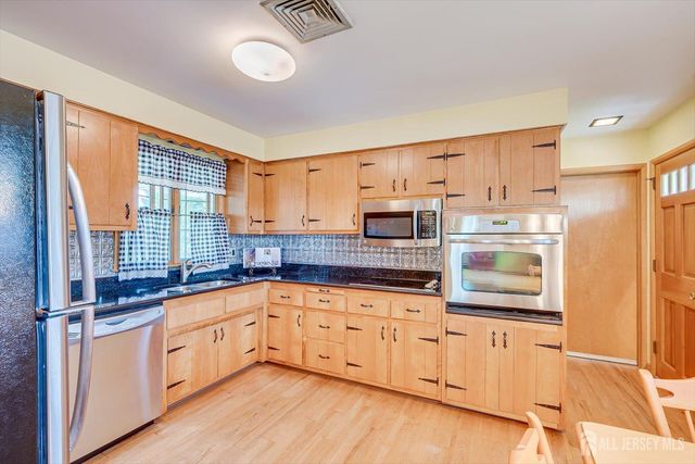 5 Charles Street, Sayreville, NJ 08879