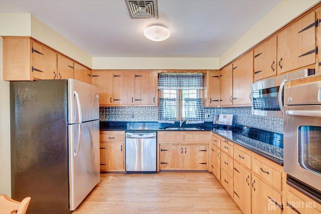 5 Charles Street, Sayreville, NJ 08879