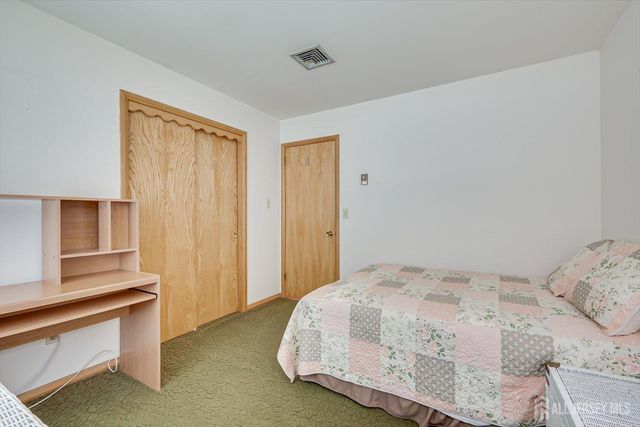 5 Charles Street, Sayreville, NJ 08879