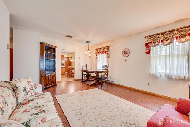 5 Charles Street, Sayreville, NJ 08879