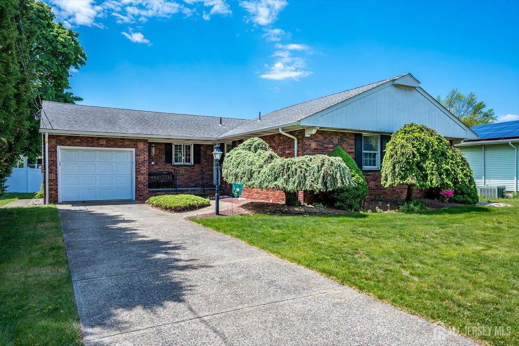 5 Charles Street, Sayreville, NJ 08879