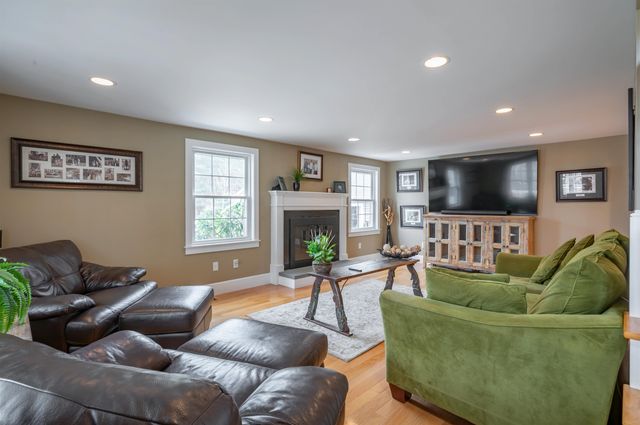 26 Danville Road, Kingston, NH 03848