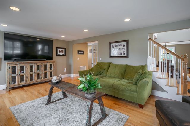 26 Danville Road, Kingston, NH 03848