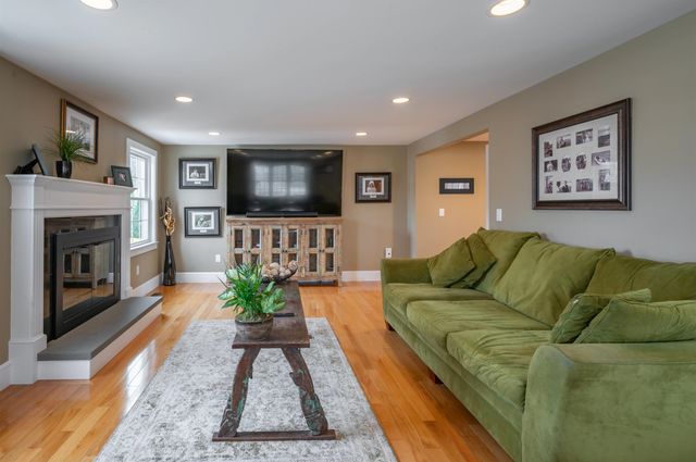26 Danville Road, Kingston, NH 03848