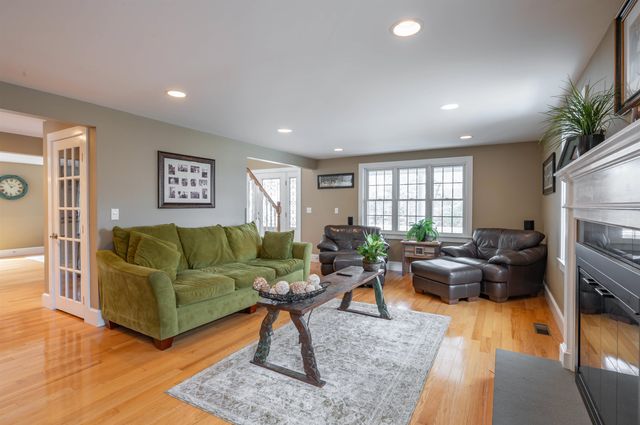 26 Danville Road, Kingston, NH 03848