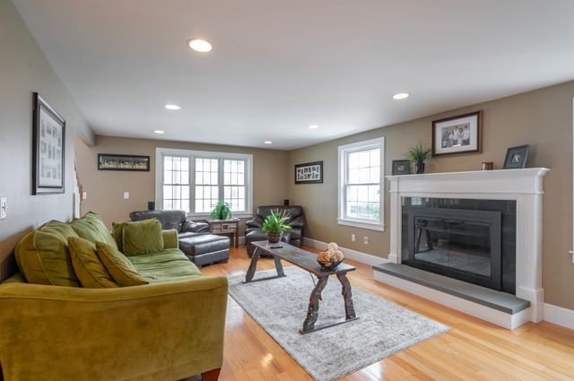 26 Danville Road, Kingston, NH 03848