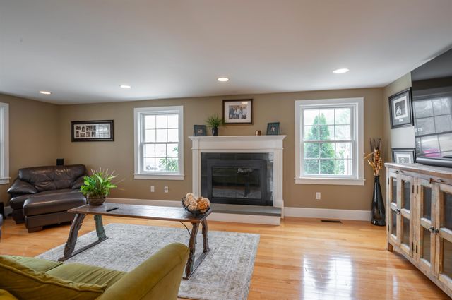 26 Danville Road, Kingston, NH 03848