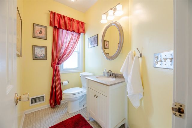 22 Ryder Cup Circle, Pittsford, NY 14534