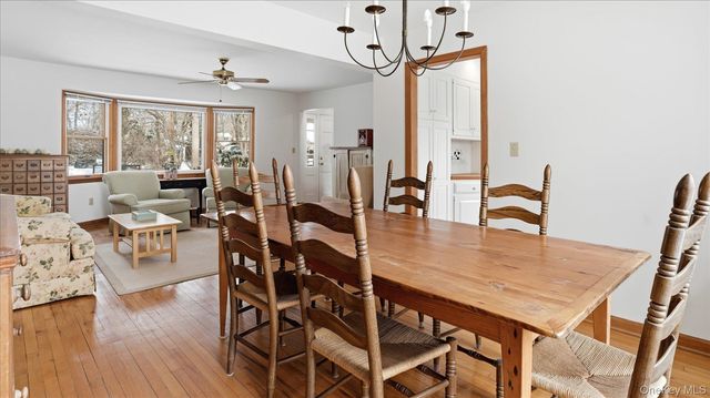 55 Leafy Way, Aquebogue, NY 11931