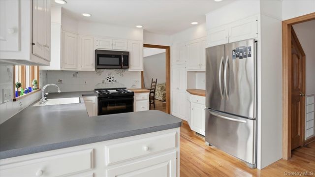 55 Leafy Way, Aquebogue, NY 11931