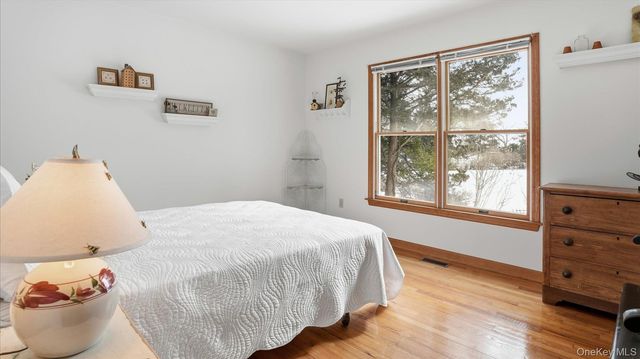 55 Leafy Way, Aquebogue, NY 11931