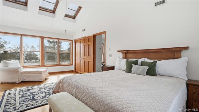 55 Leafy Way, Aquebogue, NY 11931