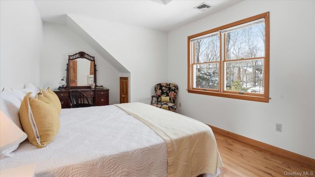 55 Leafy Way, Aquebogue, NY 11931