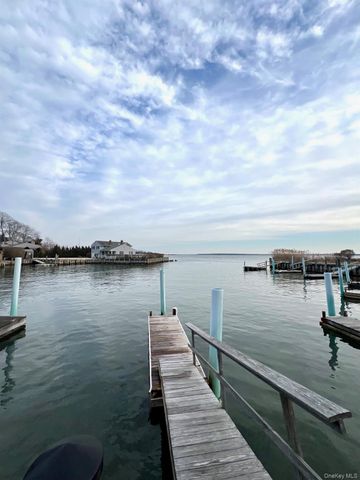 55 Leafy Way, Aquebogue, NY 11931