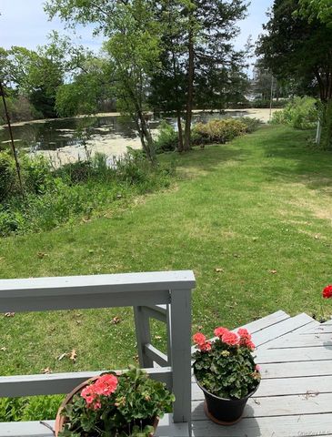 55 Leafy Way, Aquebogue, NY 11931