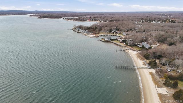 55 Leafy Way, Aquebogue, NY 11931