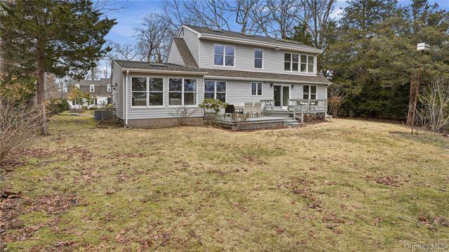 55 Leafy Way, Aquebogue, NY 11931