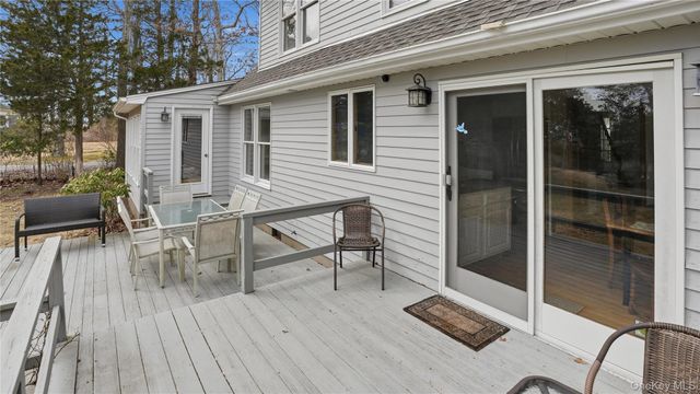 55 Leafy Way, Aquebogue, NY 11931